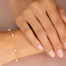 Timeless Elegant Pearl Chain Bracelet