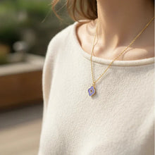 Pretty Flower Pendant Necklace