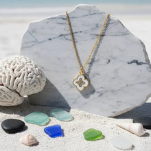 Pretty Flower Pendant Necklace