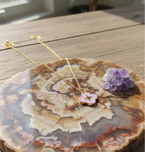 Pretty Flower Pendant Necklace