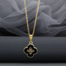 Pretty Flower Pendant Necklace